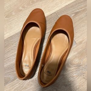 Cognac brown Gap flats